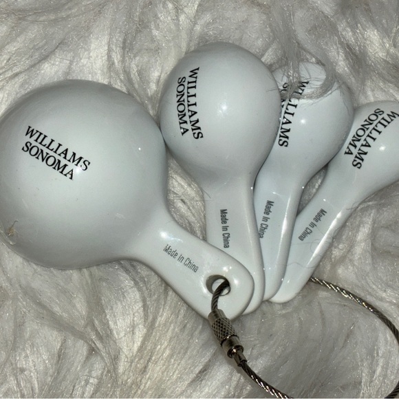 Williams Sonoma Heart Measuring Spoons - Picture 3 of 4